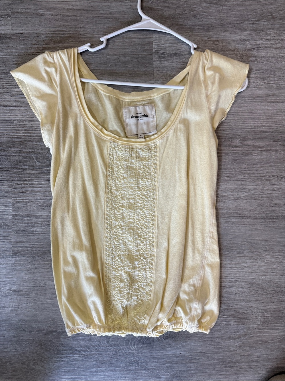 Abercrombie yellow shoulder fits like a small